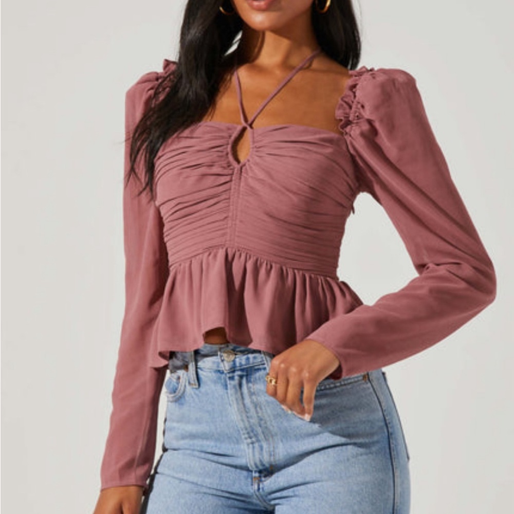 ASTR the Label Toni Ruched Halter Long Sleeve Peplum Top
Color: Dusty rose / M
